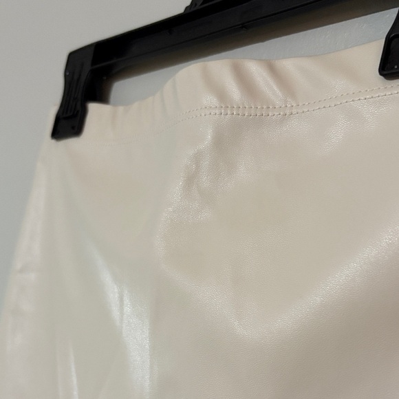 PrettyLittleThing Off-White Faux Leather Mini Skirt - Picture 6 of 6